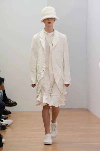 Look 32